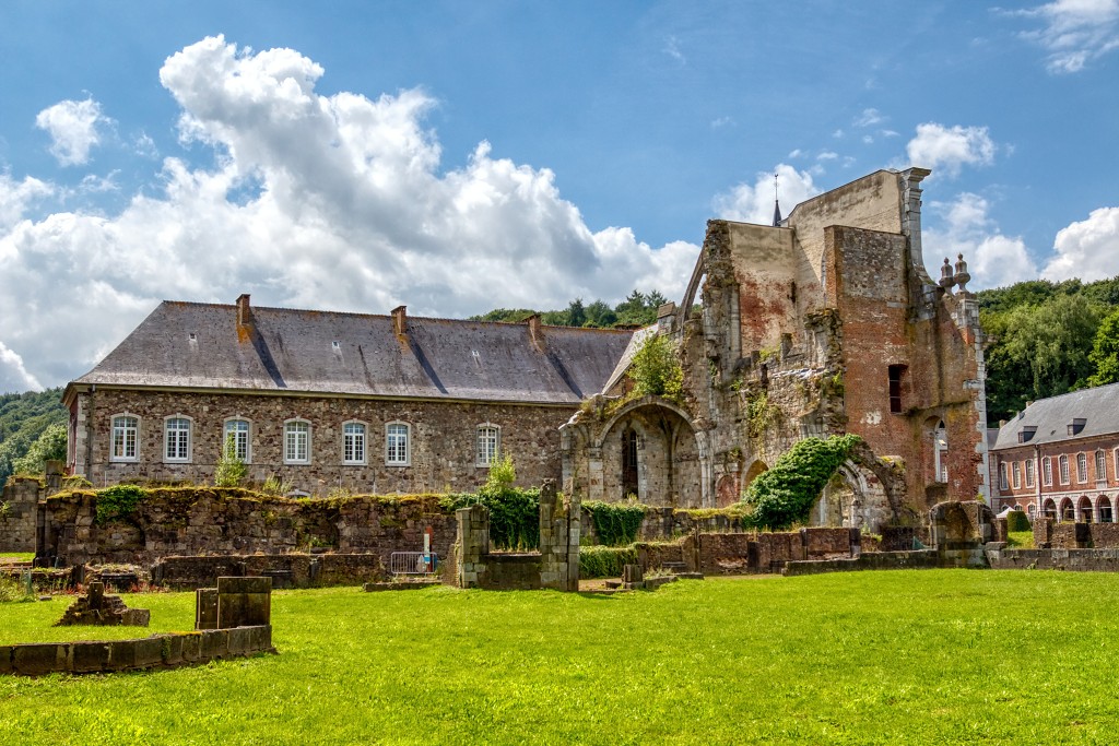 Abbaye D'Aulne hdr abdij belgie religie religion klooster ruine katholiek rooms saint sint aulne kerk kathedraal